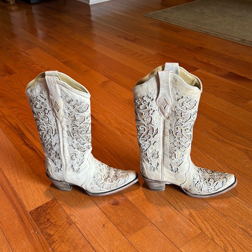 Corral Boots Off-white with Swarovski crystals